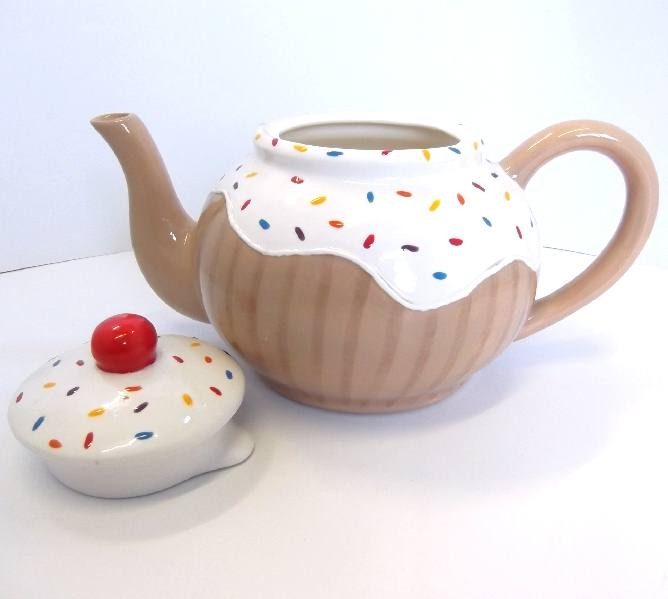 4047 Bisque Teapot (lid off)