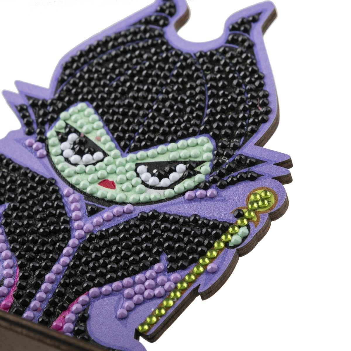 CAFGR-DNY010 Maleficent Crystal Art Buddy Kit closeup