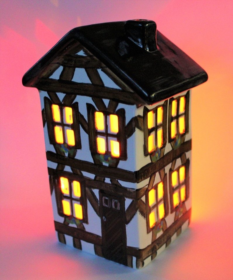 5270 House Lantern with LED light